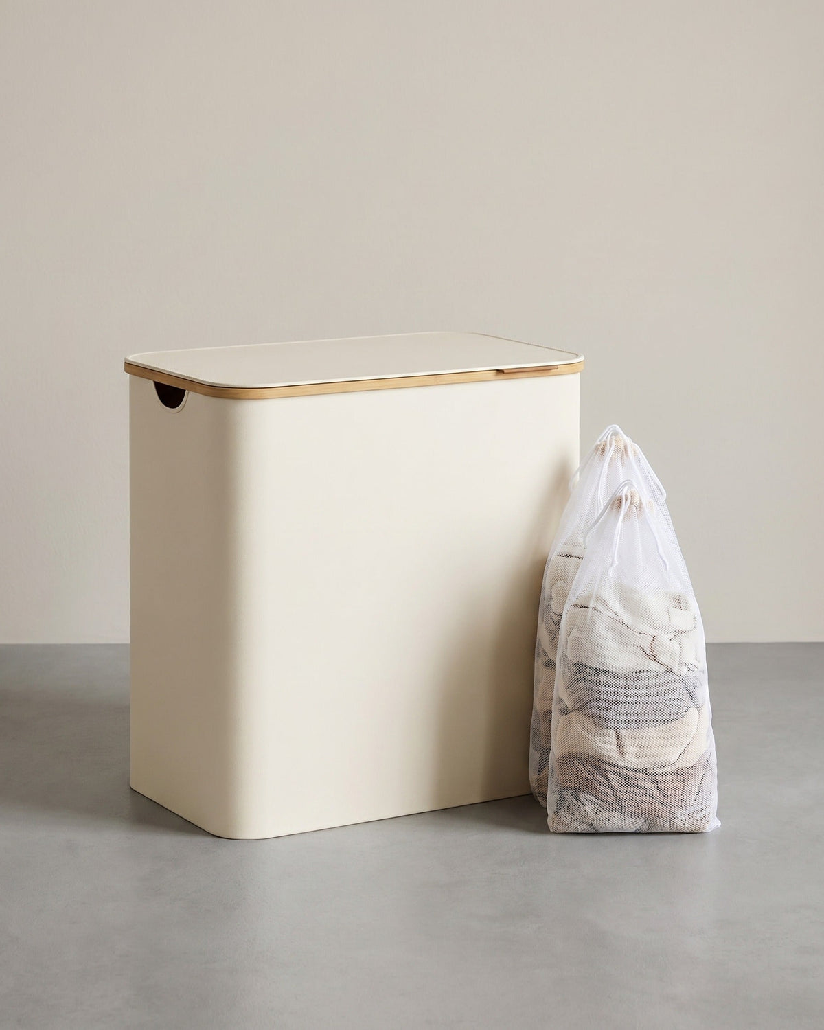 Wäschekorb – 3 Fächer – Deckel – Faltbar – Oxford-Gewebe – Bambusgriffe – 60 x 38,5 x 70,5 cm – 2,4 kg – Tragkraft: 20 kg