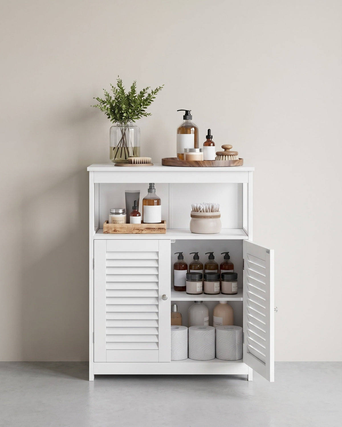 Badezimmerschrank mit Lamellentüren – feuchtigkeitsbeständig und praktisch