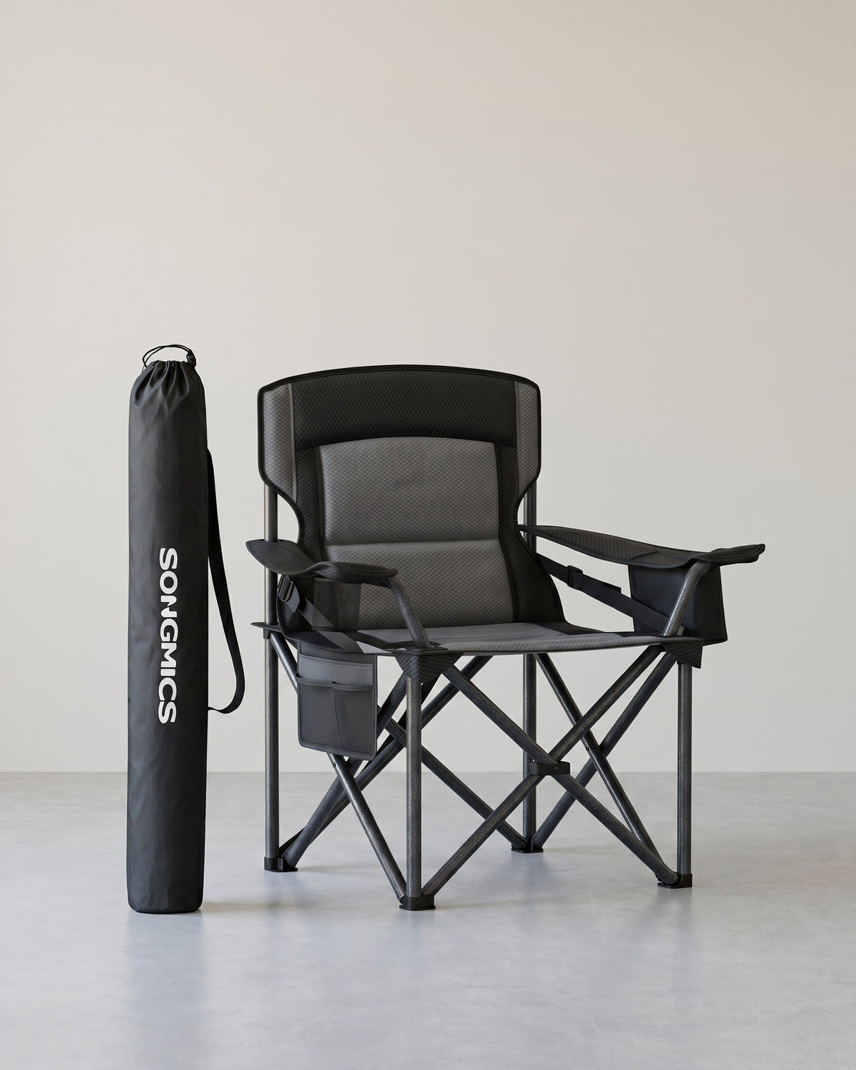 Campingstuhl mit Getränkehalter – 99,5 cm hoch – gepolsterte Sitzfläche – 205 kg Tragkraft – faltbar – 63 x 95 cm