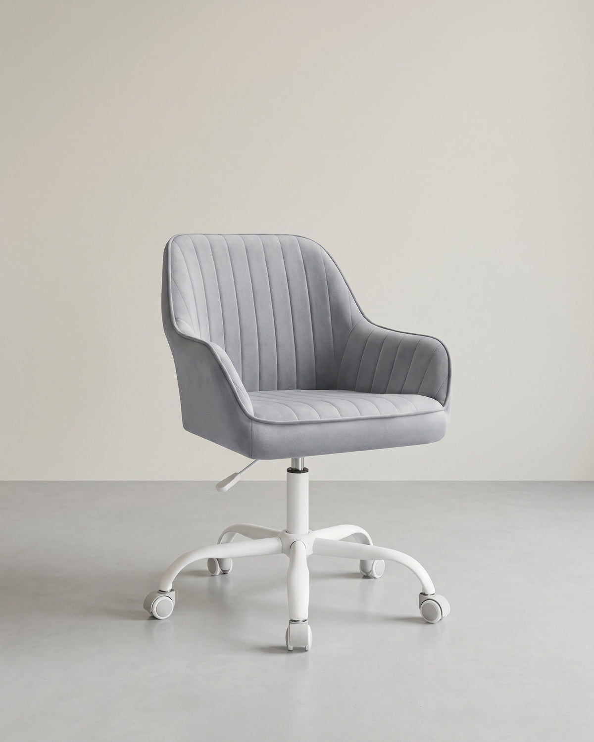 Chefsessel – Drehstuhl – Samtbezug – Höhenverstellbar – Fürs Homeoffice – Gesamtmaße 64 x 62 x (80–90) cm – Sitzhöhe 45–55 cm – Maximale Belastung 120 kg