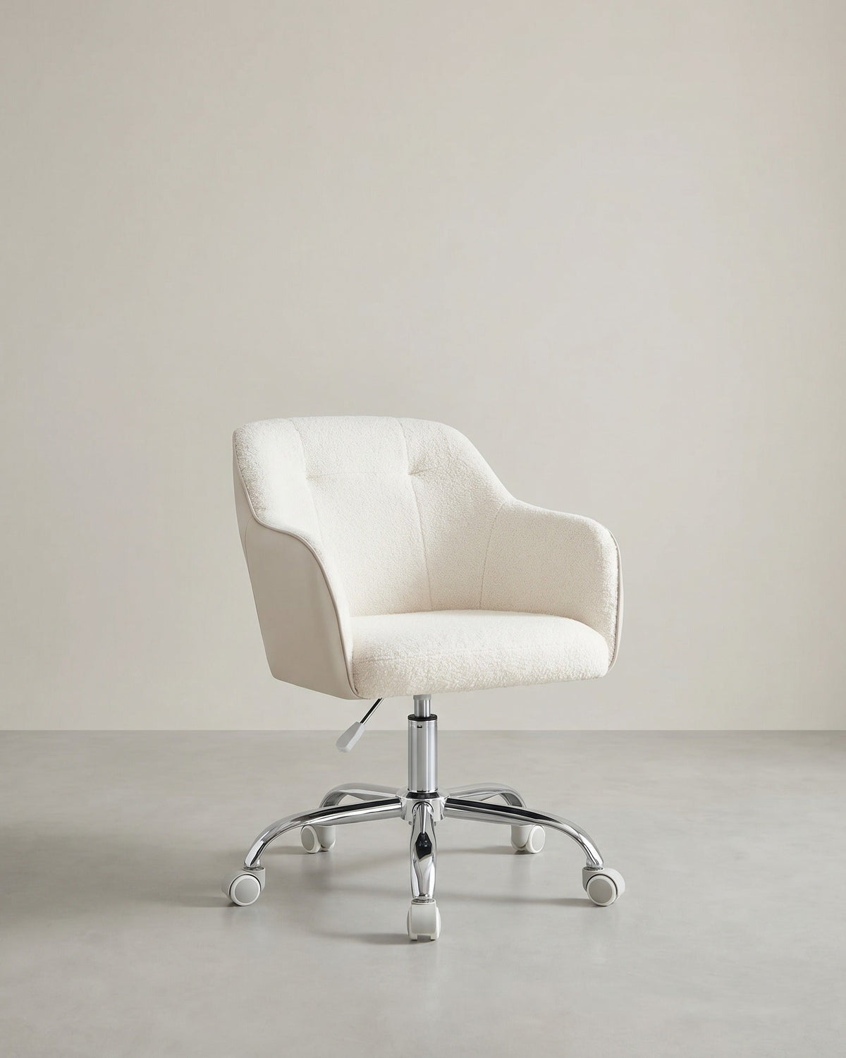 Bürostuhl mit Armlehnen – höhenverstellbar – bequeme Polsterung – 64 cm breit