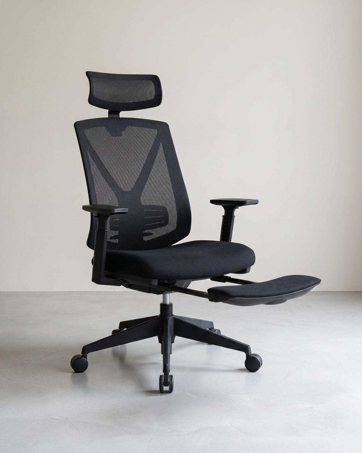 Ergonomischer Bürostuhl mit Fußstütze – Netzrückenlehne – verstellbare Lordosenstütze und Kopfstütze – 150 kg belastbar