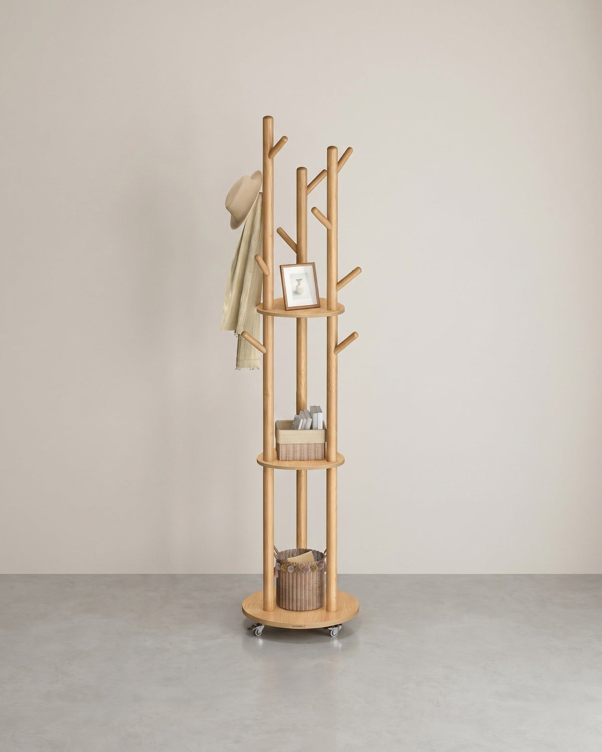 Standgarderobe mit Massivholzregalen und Haken - Mit Rädern