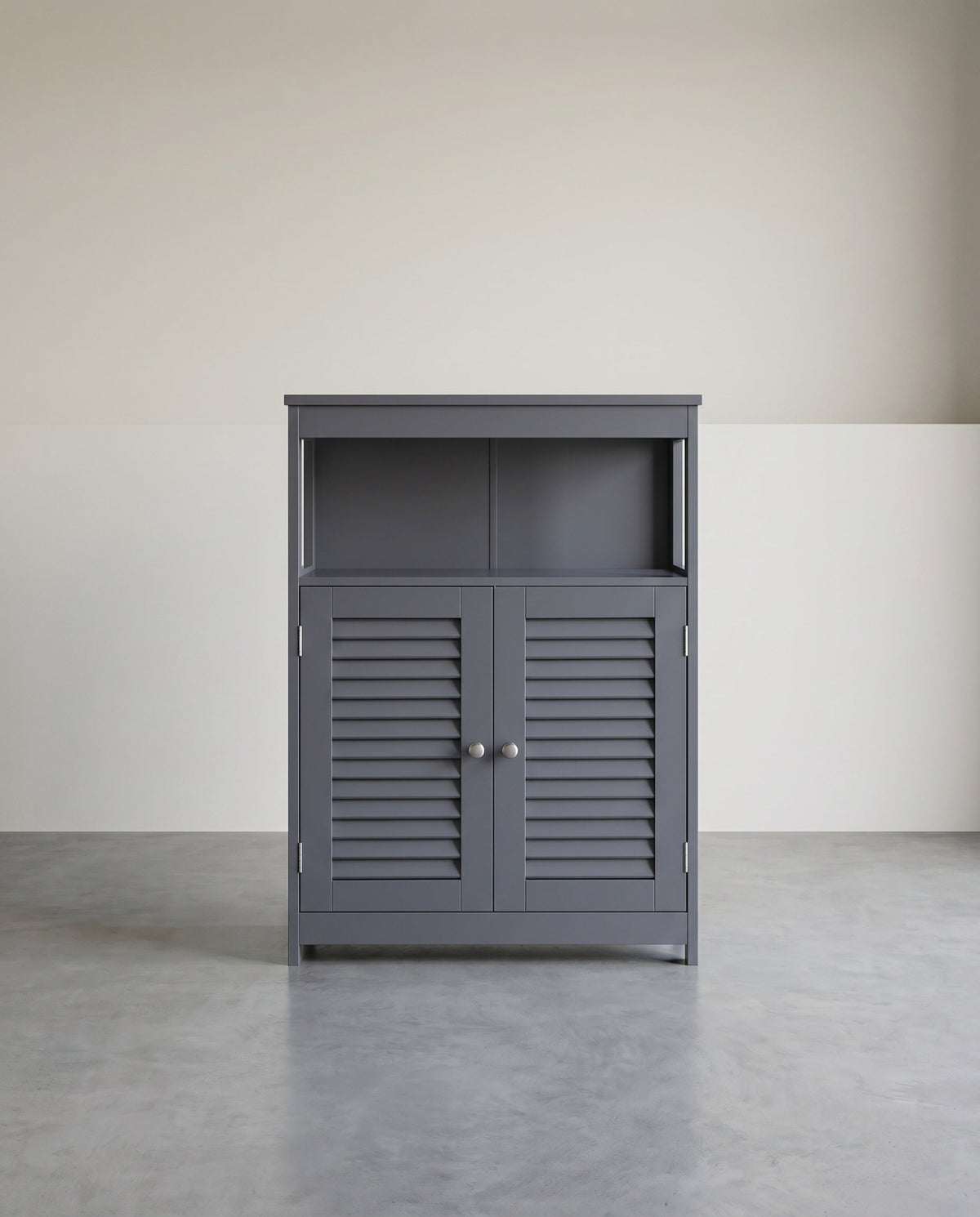 Badezimmerschrank mit Lamellentüren – feuchtigkeitsbeständig und praktisch
