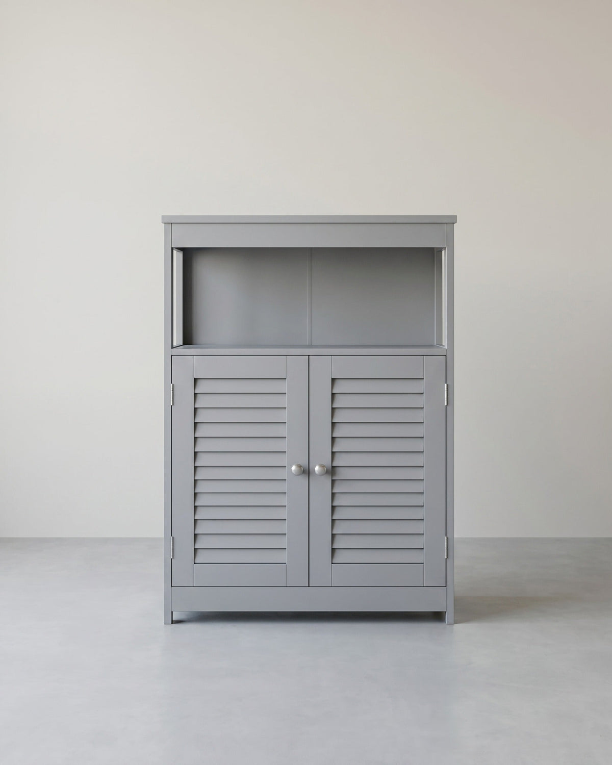 Badezimmerschrank mit Lamellentüren – feuchtigkeitsbeständig und praktisch