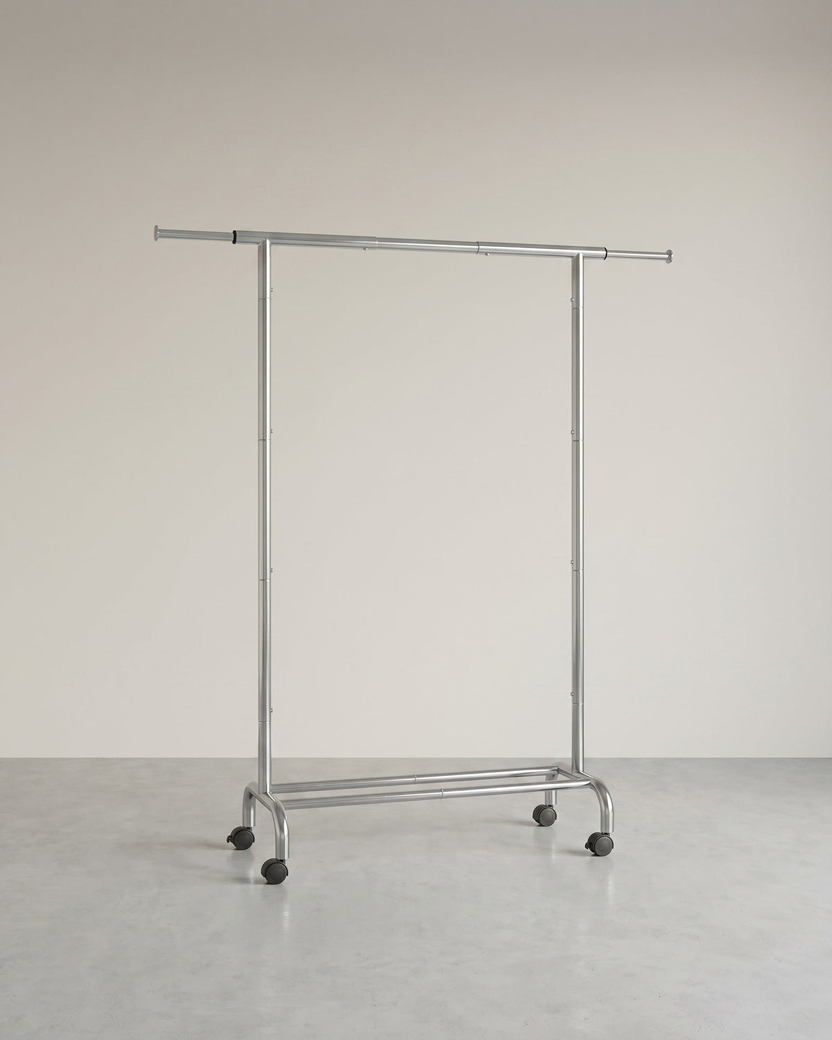 Ausziehbarer Kleiderständer auf Rollen – Kleiderständer 83-120 cm – Mit Schuhablage – 45 kg Tragkraft