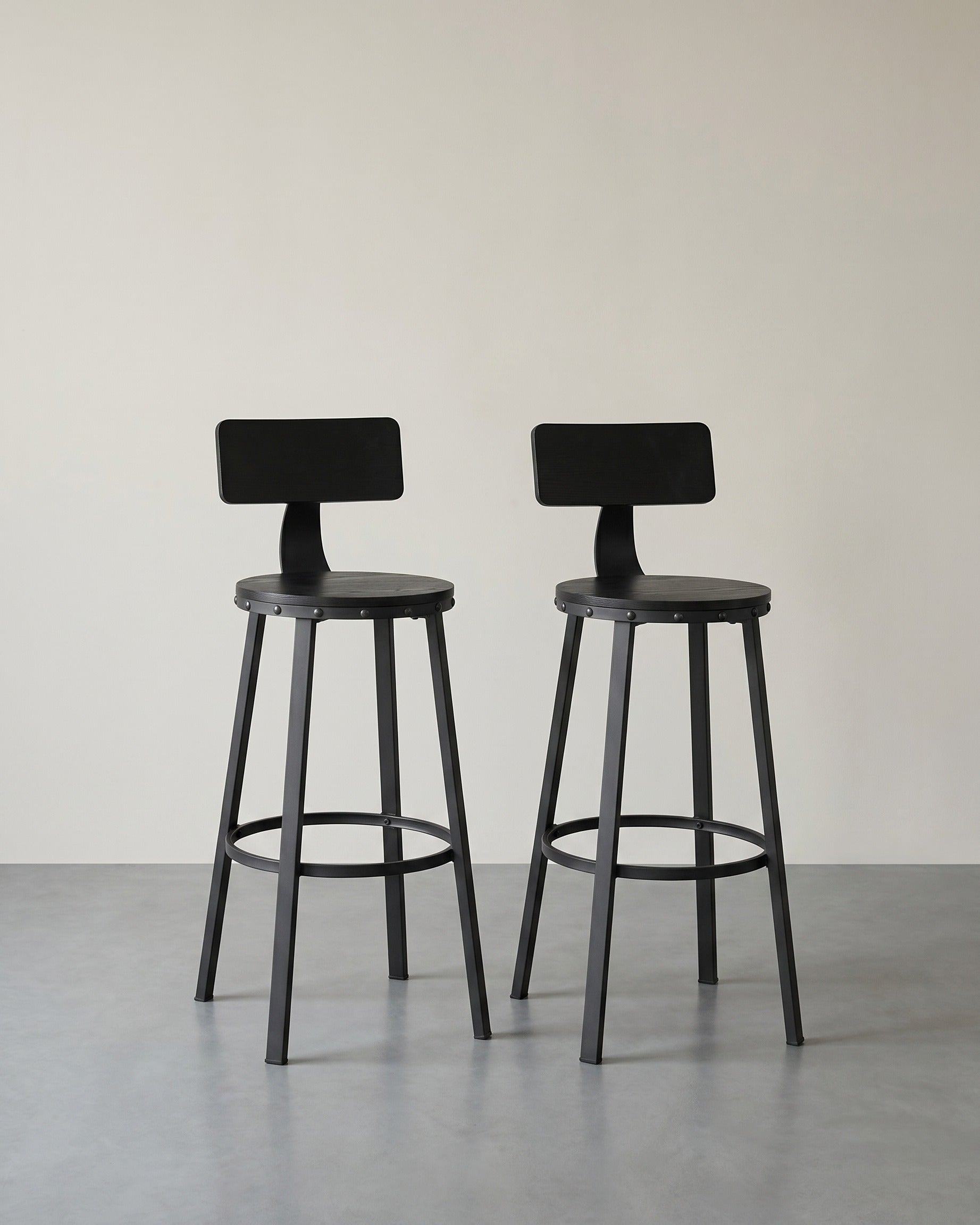 Industrielle Barhocker – 2er-Set – Vintage-Holzsitz