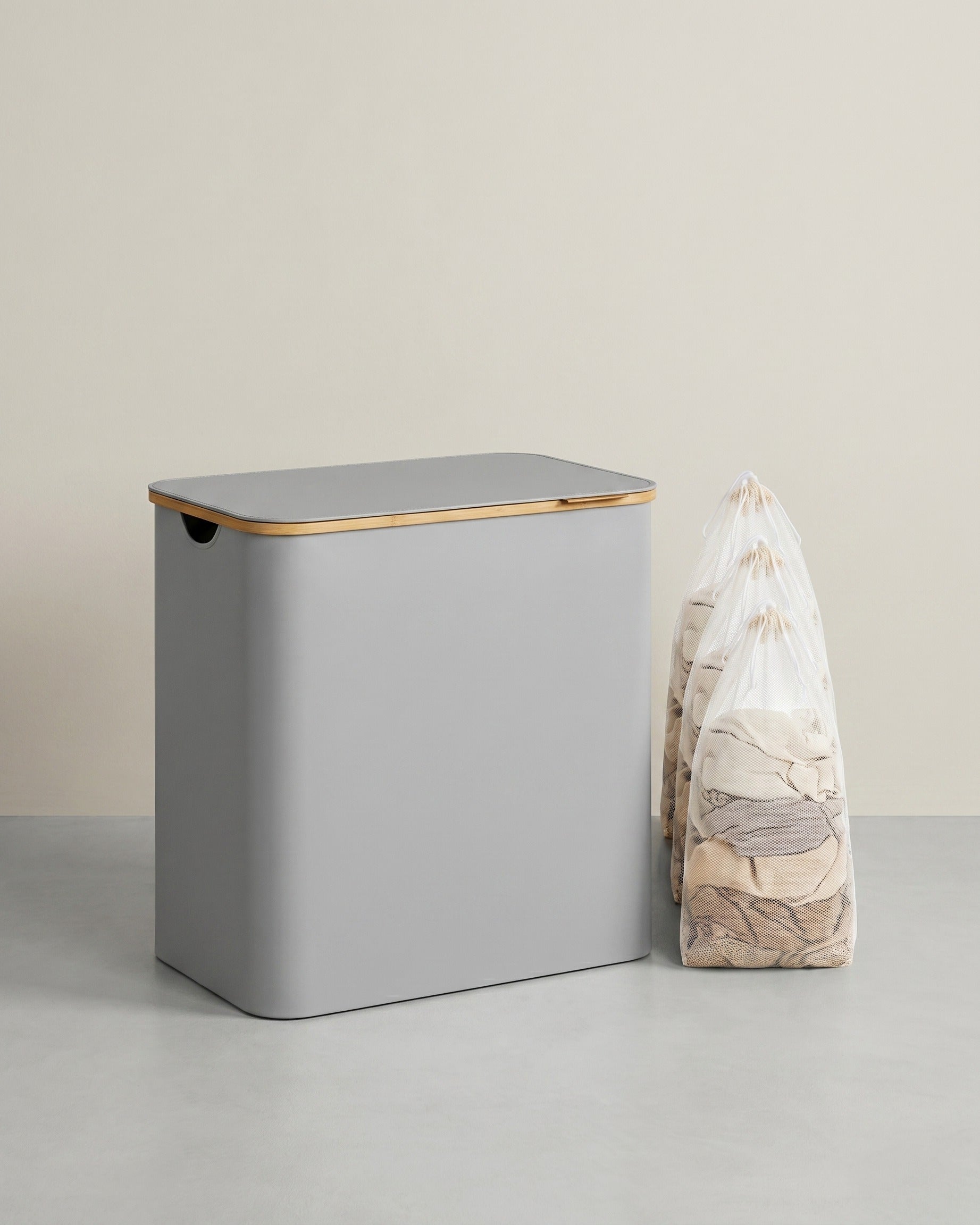 Wäschekorb – 3 Fächer – Deckel – Faltbar – Oxford-Gewebe – Bambusgriffe – 60 x 38,5 x 70,5 cm – 2,4 kg – Tragkraft: 20 kg