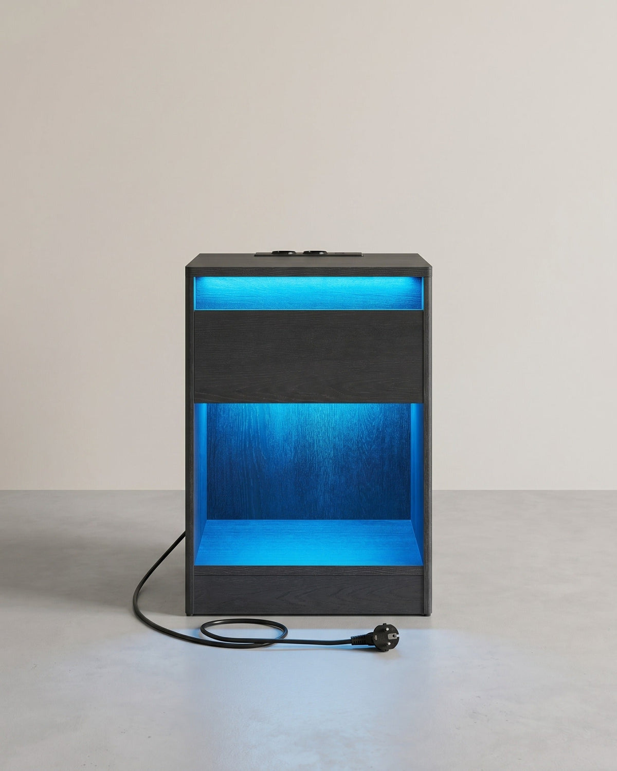 Moderner Nachttisch mit LED-Beleuchtung und Steckdosen - USB-Anschluss