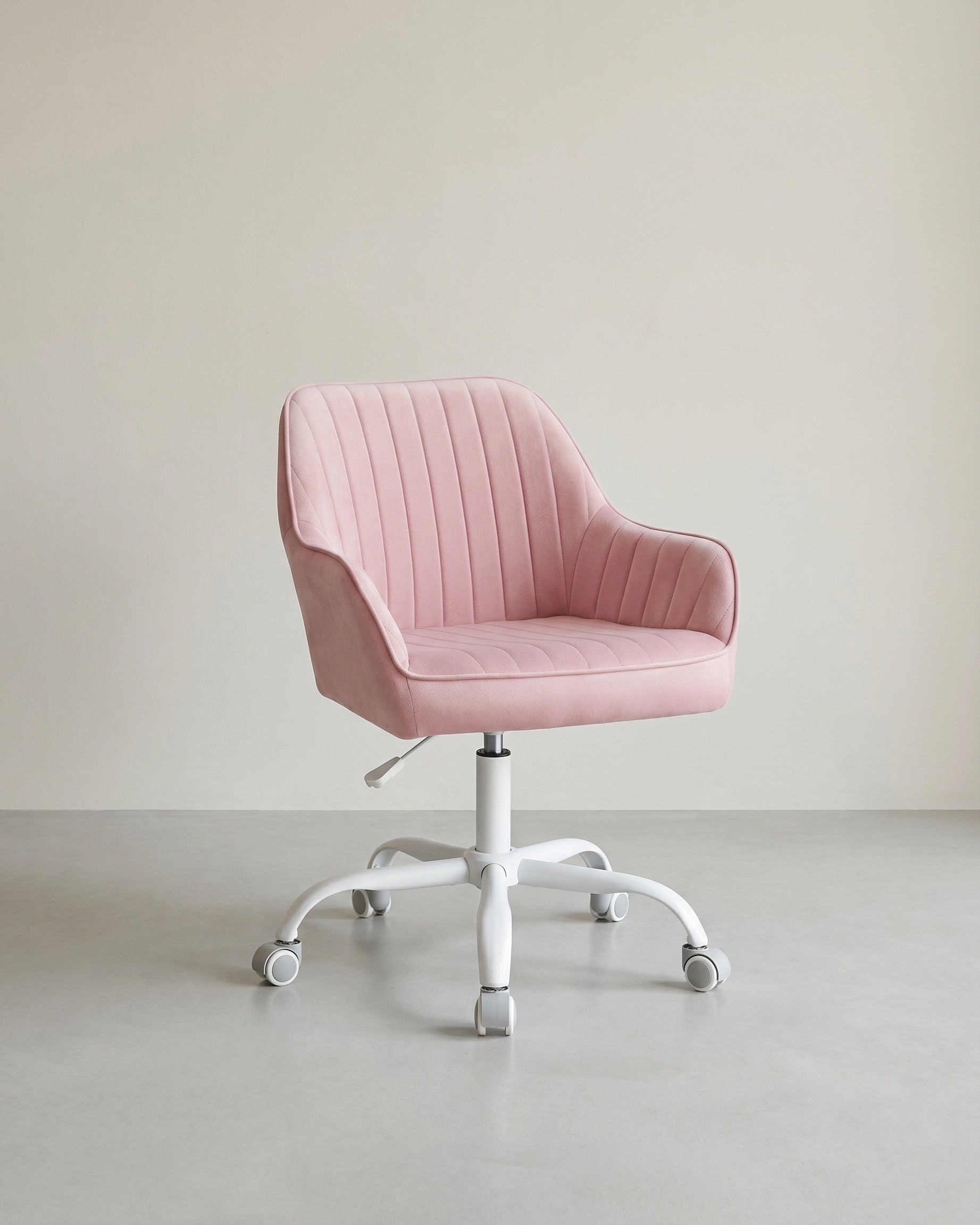 Chefsessel – Drehstuhl – Samtbezug – Höhenverstellbar – Fürs Homeoffice – Gesamtmaße 64 x 62 x (80–90) cm – Sitzhöhe 45–55 cm – Maximale Belastung 120 kg