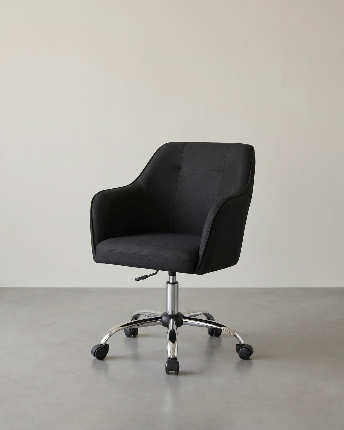 Bürostuhl mit Armlehnen – höhenverstellbar – bequeme Polsterung – 64 cm breit