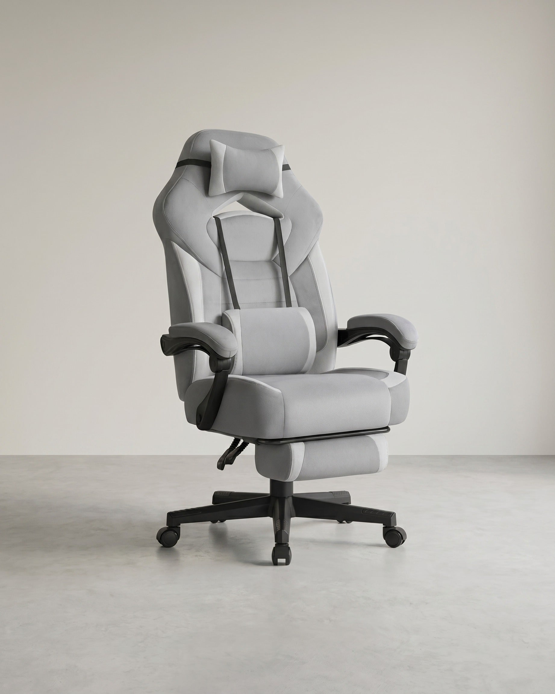 Gaming-Stuhl mit Fußstütze – ergonomisch – neigbar – höhenverstellbar