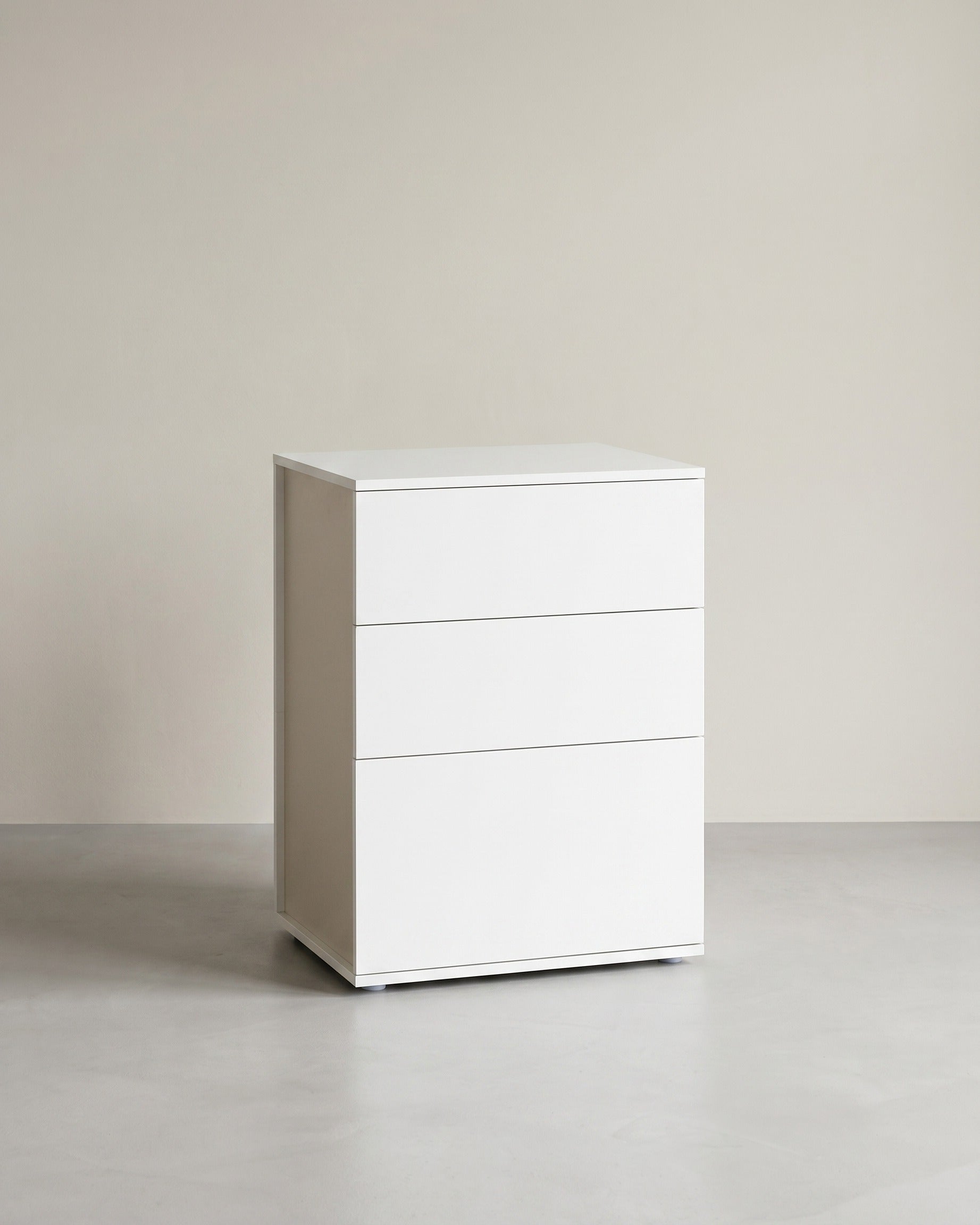 Nachttisch mit 3 Schubladen - Minimalistisches Design