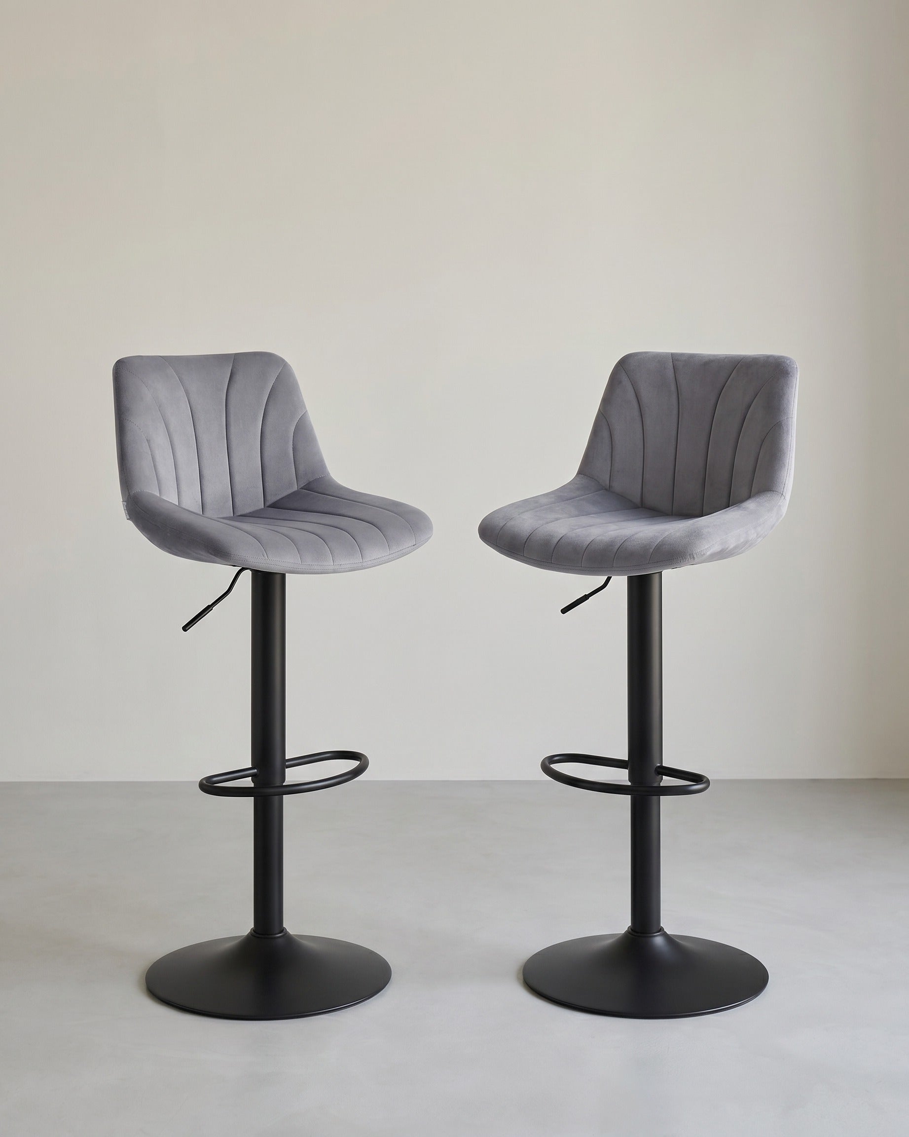 Samt-Barhocker-Set, 2er-Set – Höhenverstellbar & 360° drehbar – Mit Rückenlehne und Fußstütze