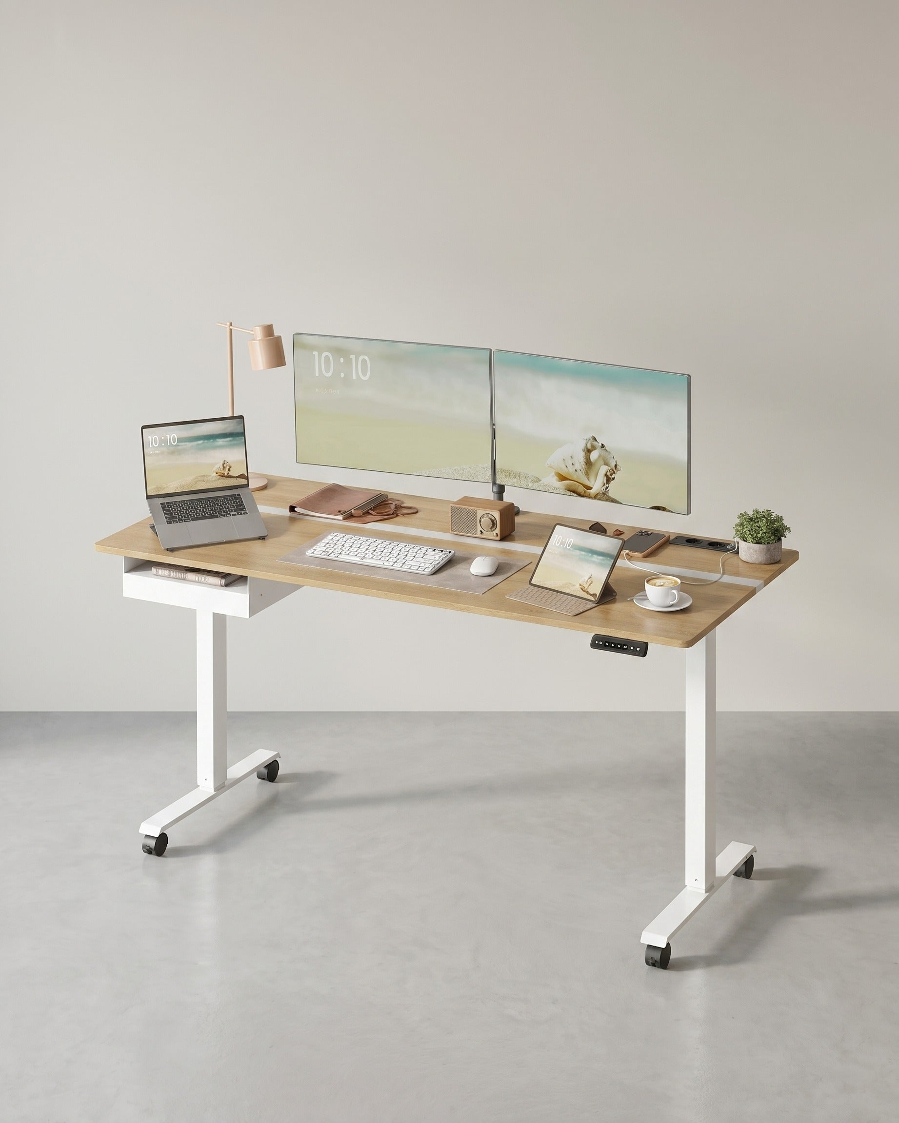 Kompletter Arbeitsplatz – Elektrischer Stehschreibtisch + ergonomischer Bürostuhl – mit Memory-Funktion – Steckdose – verstellbare Rücken- und Armlehnen