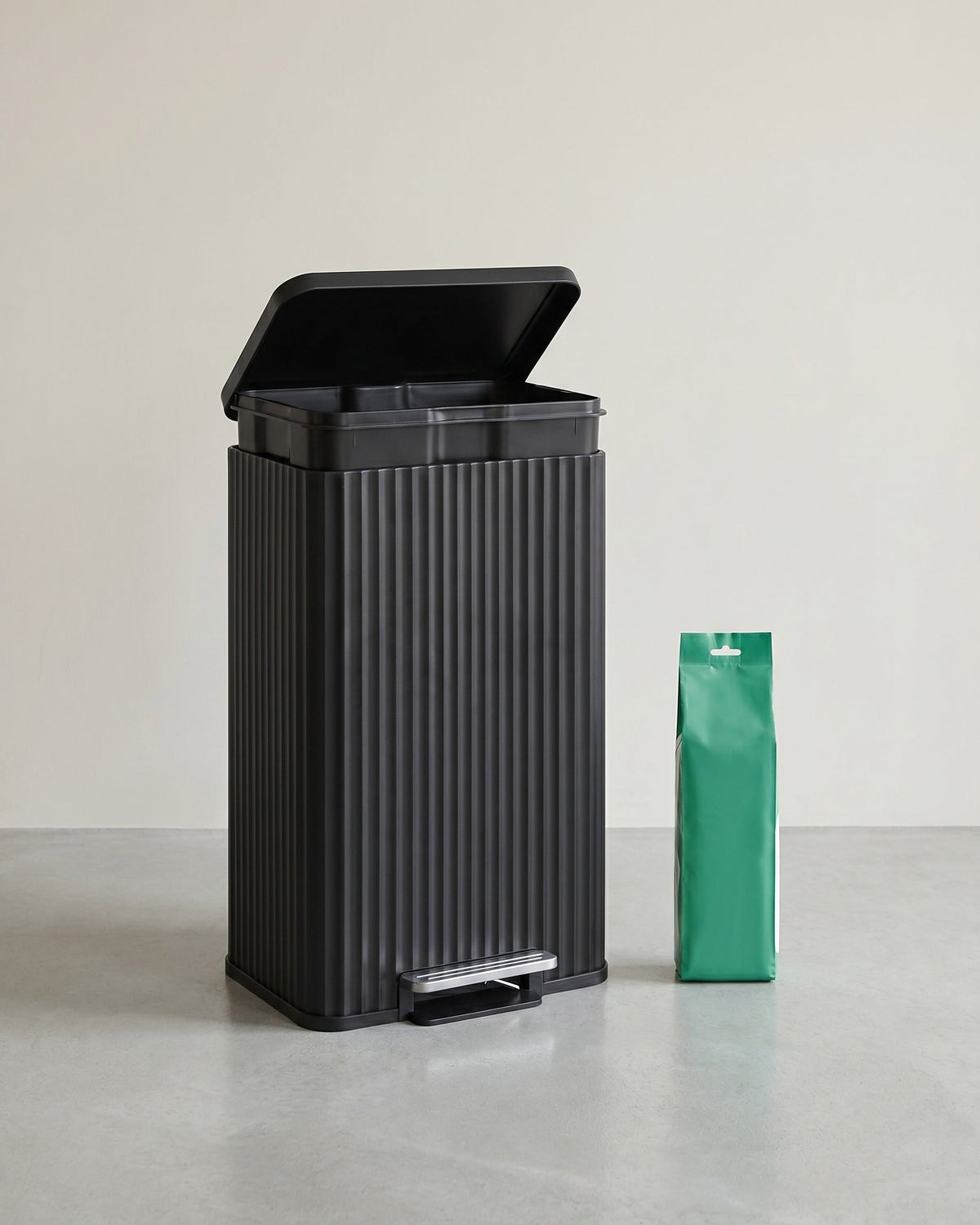 Küchenmülleimer – 50 Liter – Treteimer mit Soft-Close-Deckel – Inneneimer aus Stahl – Inklusive 15 Müllbeuteln