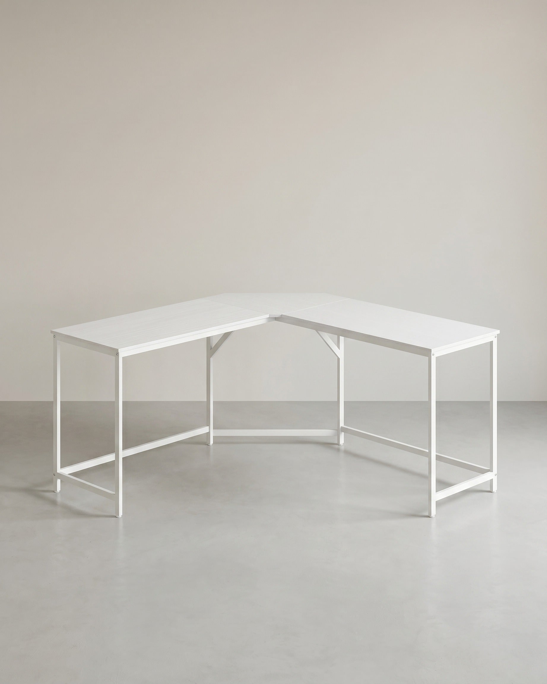 L-förmiger Schreibtisch – Eckschreibtisch mit Kabeldurchführung – Schwarz – 149 x 149 cm – Geräumig und platzsparend – Bis zu 50 kg belastbar