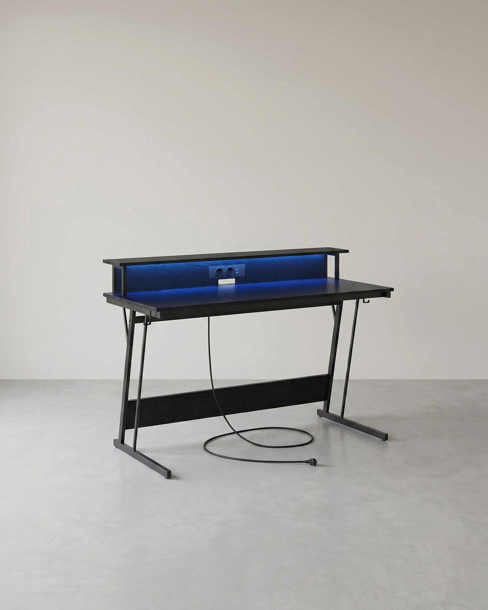 Gaming Schreibtisch mit LED - Gaming Tisch mit Steckdose und USB-Anschluss