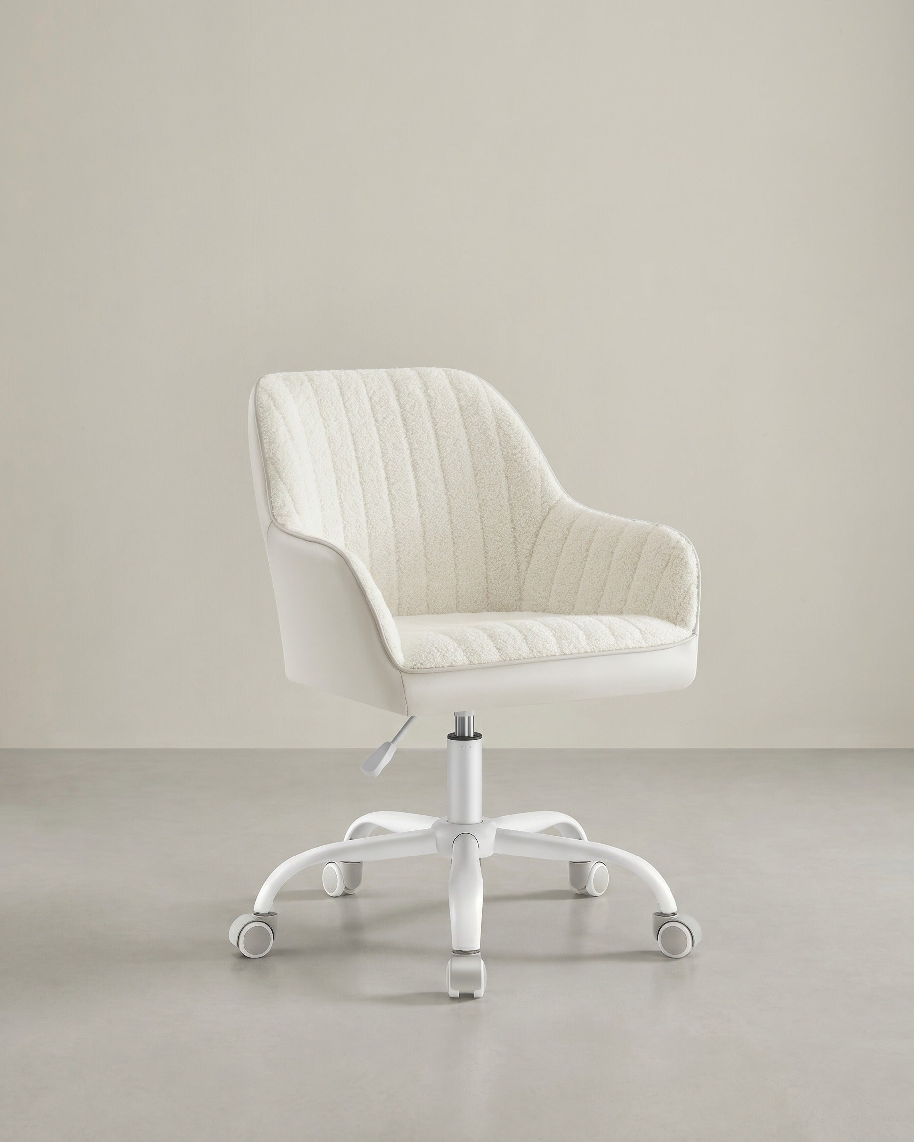 Chefsessel – Drehstuhl – Samtbezug – Höhenverstellbar – Fürs Homeoffice – Gesamtmaße 64 x 62 x (80–90) cm – Sitzhöhe 45–55 cm – Maximale Belastung 120 kg