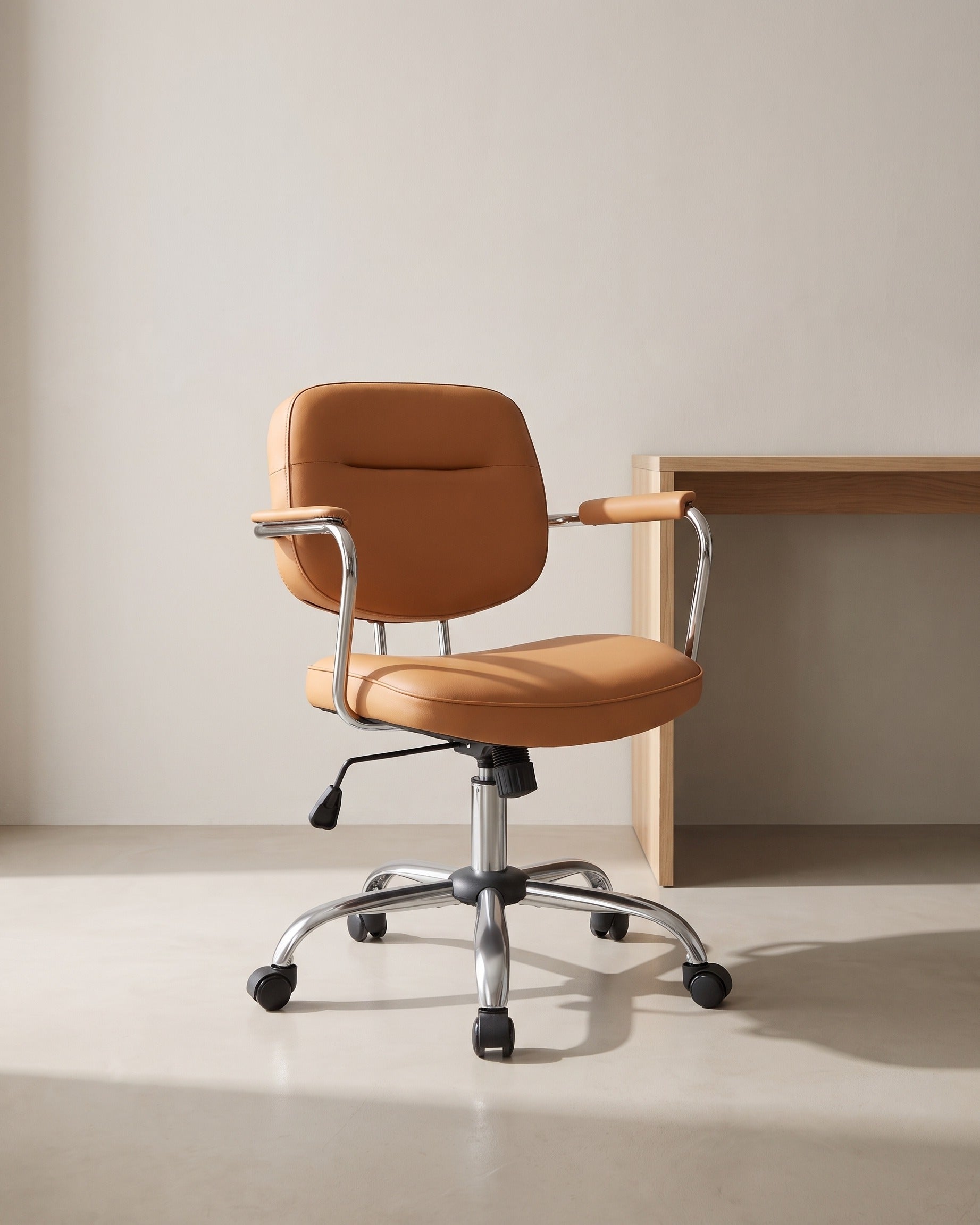 Bürostuhl Kunstleder – Ergonomisch, drehbar und höhenverstellbar – Mit Wippfunktion und breiten Armlehnen