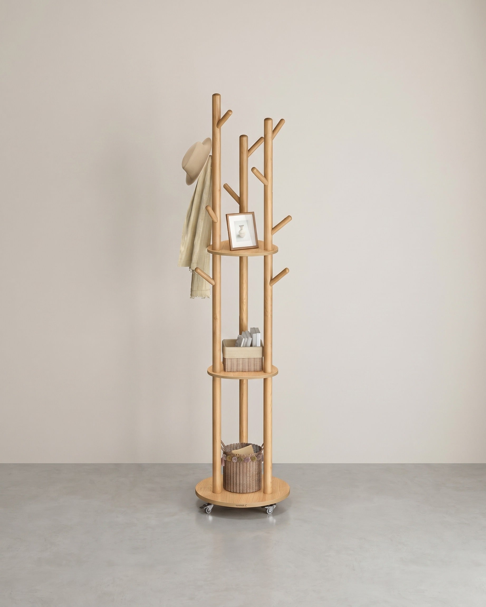 Standgarderobe mit Massivholzregalen und Haken - Mit Rädern