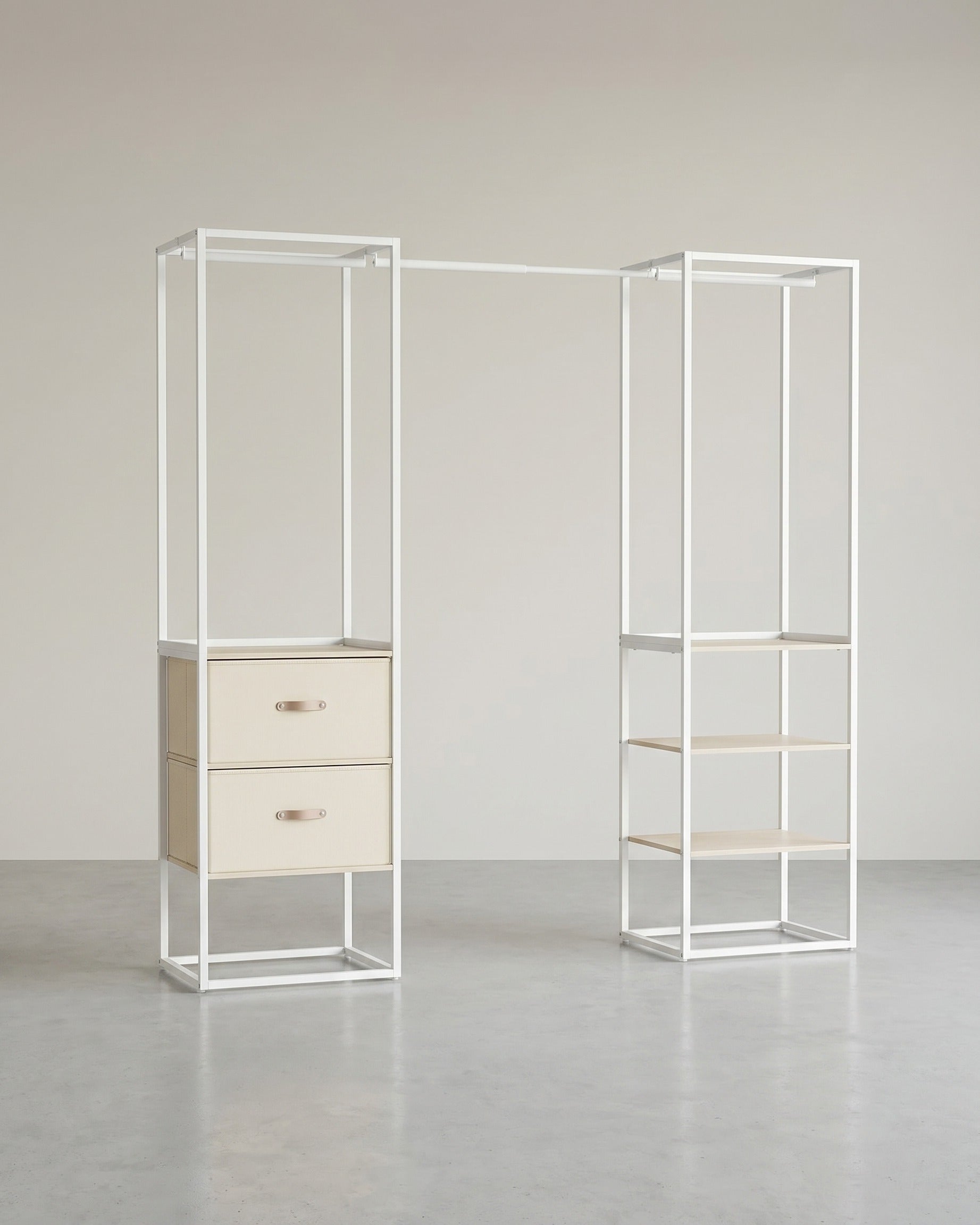 Offener Kleiderschrank mit verstellbarem Design – praktisch und robust