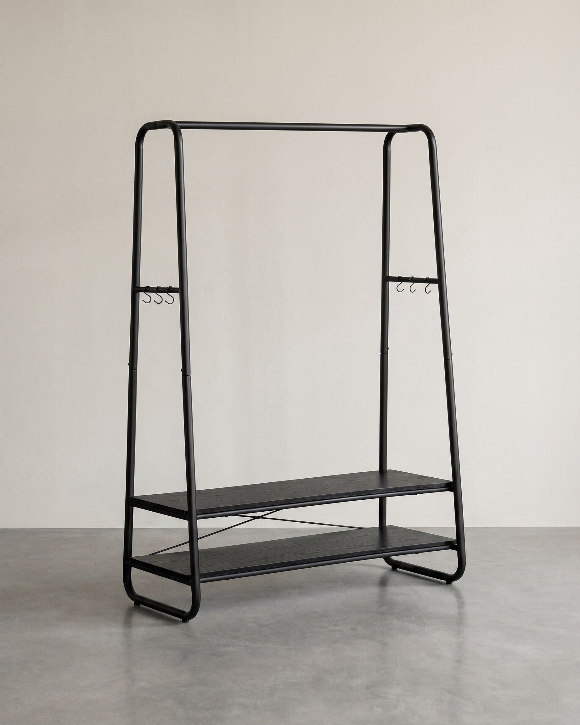 Kleiderständer mit Ablagen – Industriedesign – freistehend – 100 cm breit