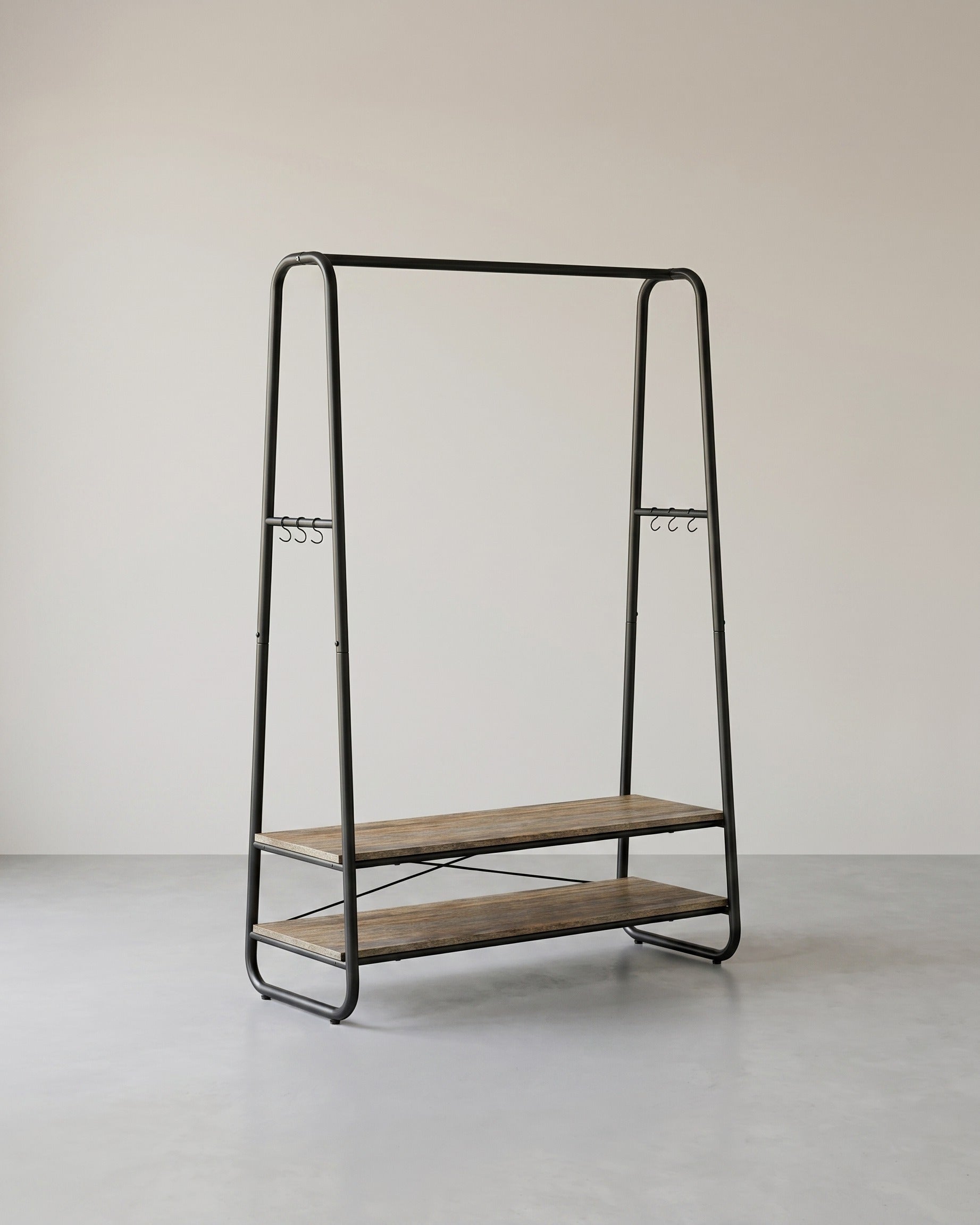 Kleiderständer mit Ablagen – Industriedesign – freistehend – 100 cm breit